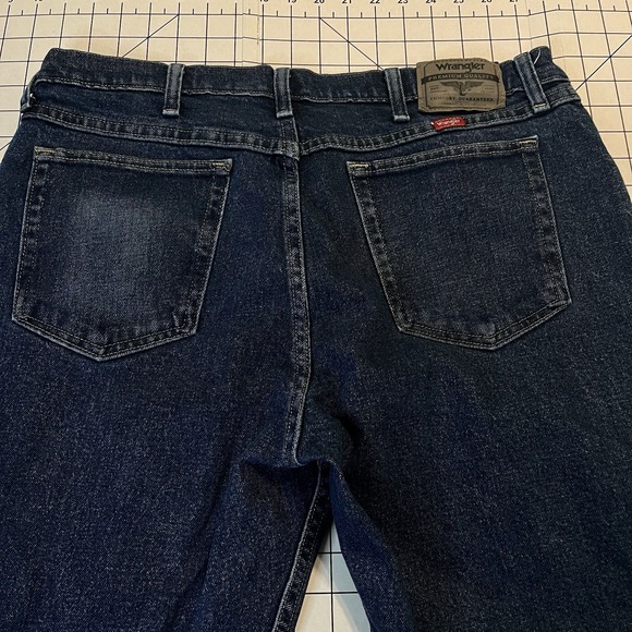 Wrangler Jeans Mens 36x32 Blue Regular Fit Dark Wash Straight Leg Denim Pants - Picture 1 of 5